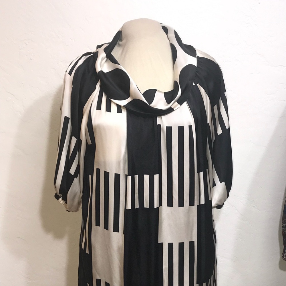 NWT RUE Size: XL Long Top